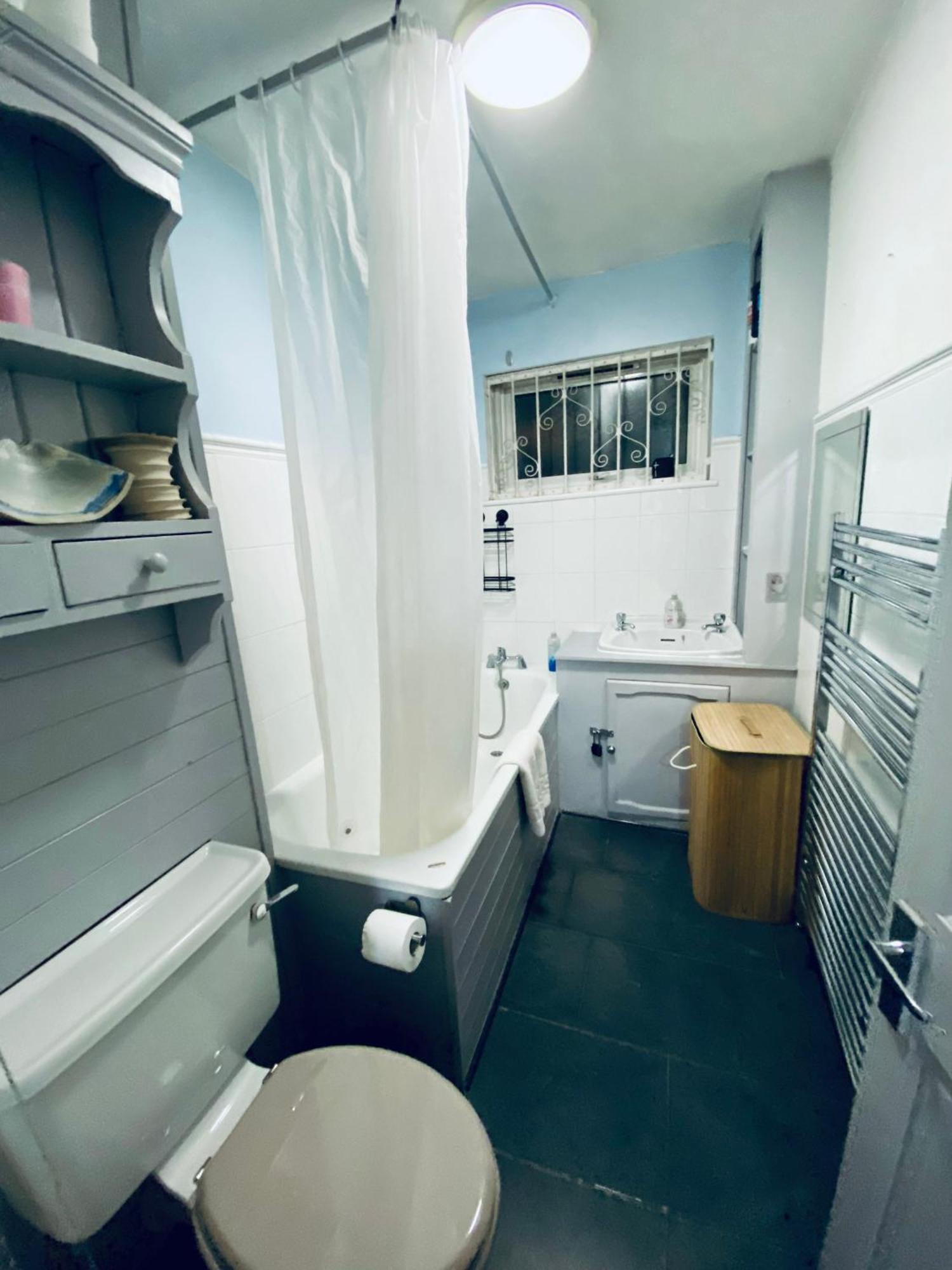 Kennington Flat * London